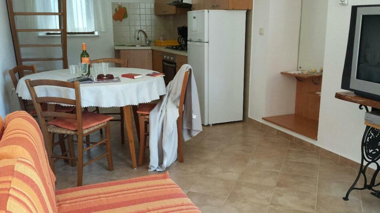 Apartment Vedran - Brsec Old Town Exterior photo